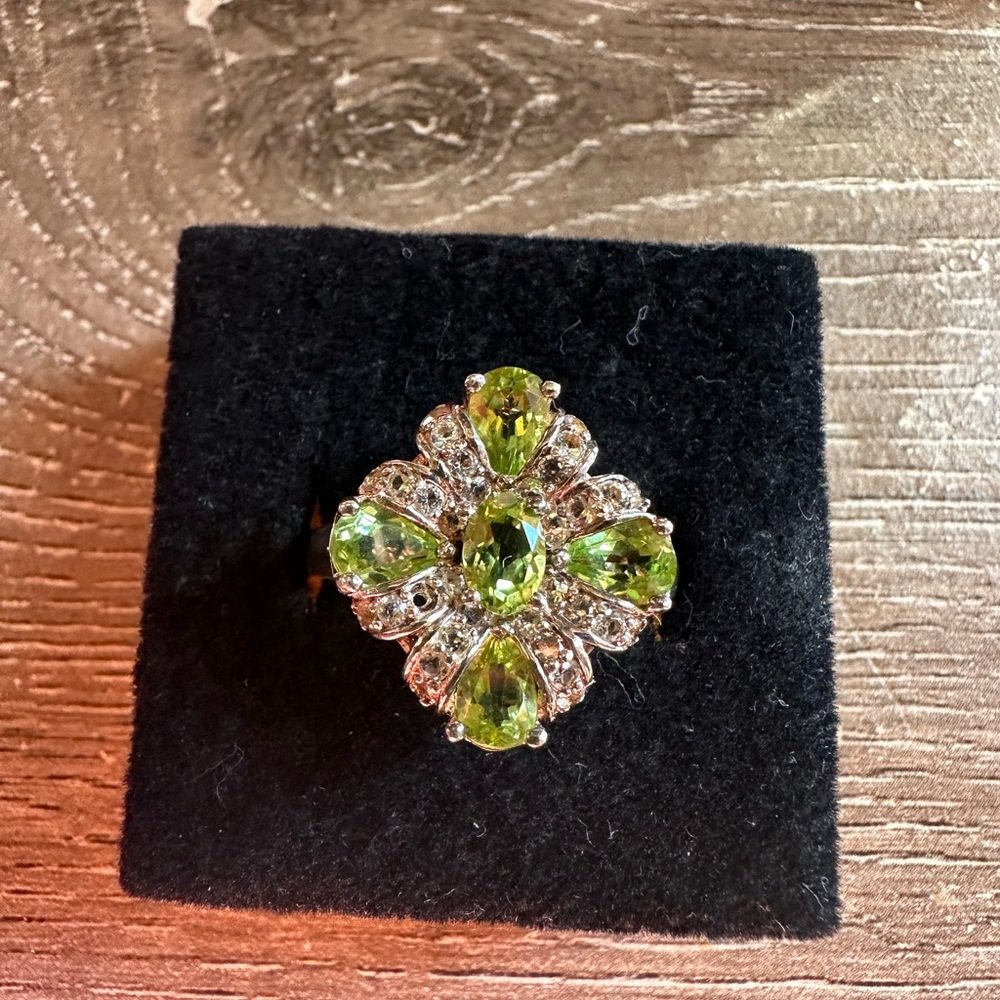 Vintage-style Peridot and Diamond/CZ flower Cocktail Ring Stamped 925 Size 9.75